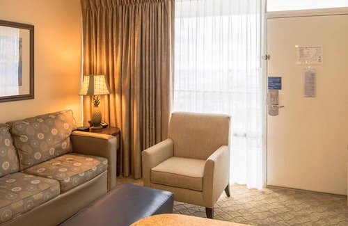 Bostroms Resort | Outrigger Beach Club - Beach Front - Week 23