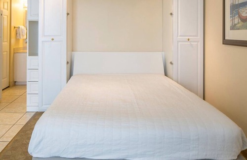 Bostroms Resort | Outrigger Beach Club - Beach Front - Week 23