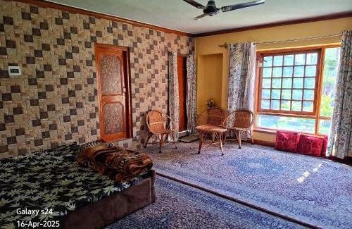 Srinagar Apartment | Outsaw cottage