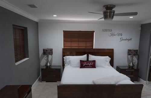 Haverhill House | Outside Lovers!3bedr/4bath, completely fence