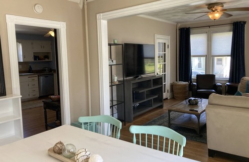 Lincoln House | 🌇Outside Providence! 3-Bed Near Twin River Casino!
