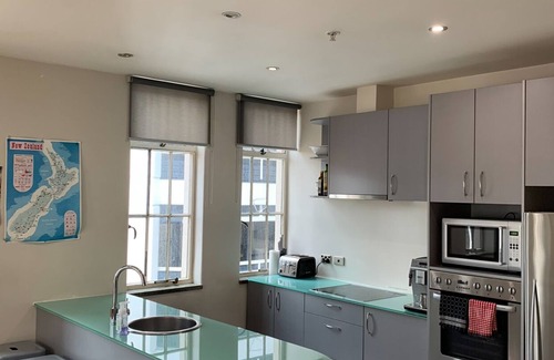 Wellington Apartment | Outstanding Central Lambton Quay Apartment