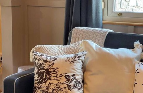 Omagh House | Outstanding holiday cottage In Sixmilecross Omagh