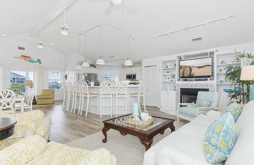 The Point House | Outstanding Location: The Finnish Line, Walk to Beach, Perfect Family Retreat