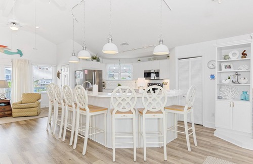The Point House | Outstanding Location: The Finnish Line, Walk to Beach, Perfect Family Retreat