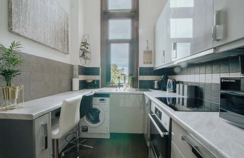 Sheffield Apartment | Outstanding massive apartment with character. B5