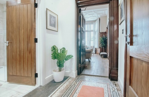 Sheffield Apartment | Outstanding massive apartment with character. B5