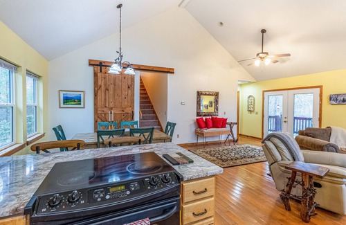 Sylva House | Outstanding mountain home with firepit, fast WiFi, furnished deck, views & grill