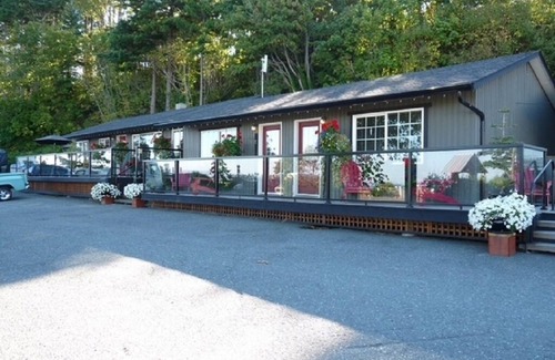 Campbell River Cottage | Outstanding Ocean View One Bedroom Cottage for a Perfect Weekly Get-away!