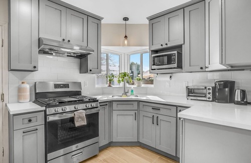 Azusa House | Outstanding Relaxing Quiet Vacation House with spacious Backyard - Azusa City