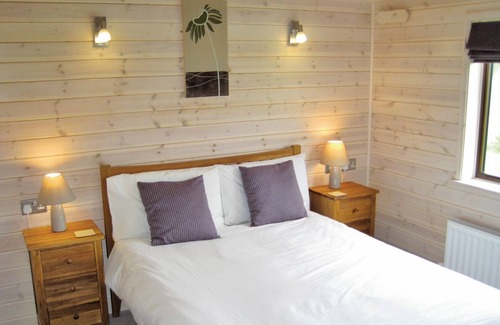 Tadcaster Cabin | Outstanding, stylish lodge perfect for couples.