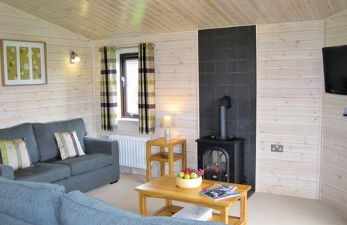 Tadcaster Cabin | Outstanding, stylish lodge perfect for couples.