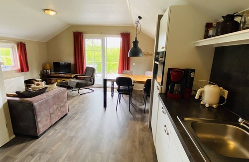 Ouwerkerk House | Ouwerkerk, Schouwen-Duiveland 4-person lodge on cozy campsite