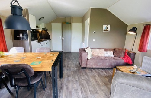 Ouwerkerk House | Ouwerkerk, Schouwen-Duiveland 4-person lodge on cozy campsite