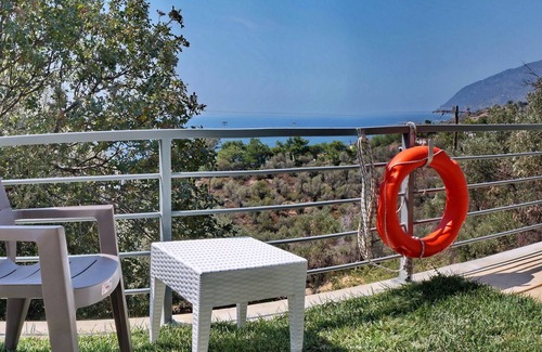 Plomari House | Ouzo Villas 2, 3BR Villa in Ag. Isidoros Plomari Lesvos