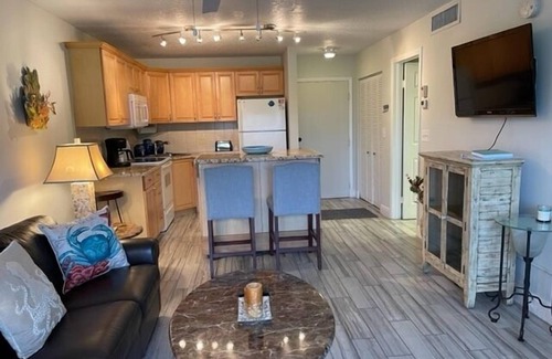 Fort Pierce Condo | OV 916 Golf Course View Condo - Welcome to Paradise
