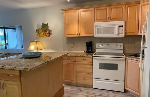 Fort Pierce Condo | OV 916 Golf Course View Condo - Welcome to Paradise