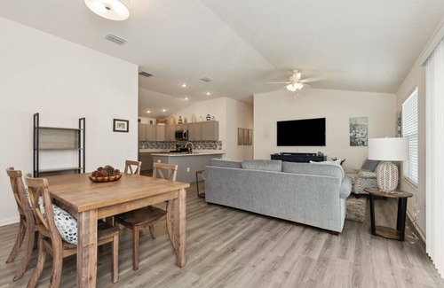 Okahumpka House | Ovada Hideaway Villa (Lake Denham)