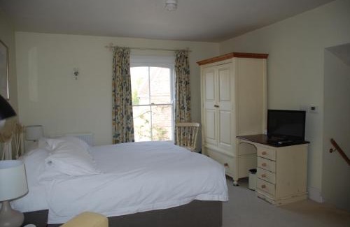 Over Apartment | Over Studio Apartment