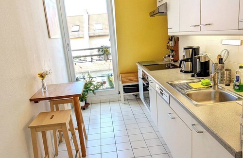 Prenzlauer Berg Apartment | Over the roofs of Berlin with lift and a great view at the TV tower