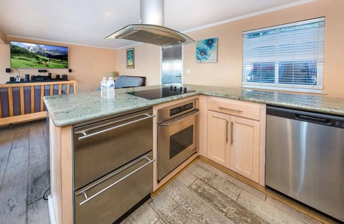 Malibu Apartment | Over-the-Water Bungalow in Malibu w/ Stunning View