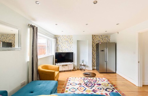 Northfield House | Overbury Lodge, Birmingham B31 with FREE Parking