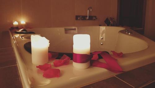 Harefield Apartment | Overdale Luxury Spa Suite