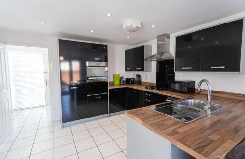 Patchway House | Overdrive rd - Long Stay Contractors by ShortStayUK