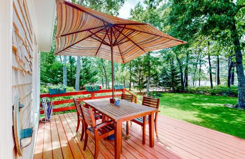 Monomoscoy Island House | Overland Glen