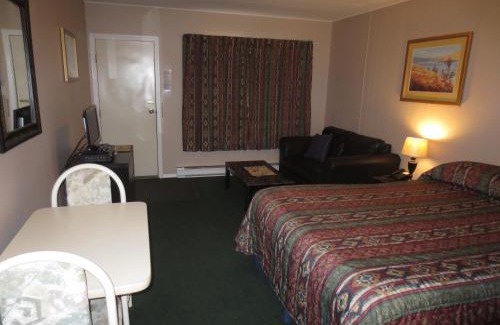 Chase Hotel | Overlander Motel