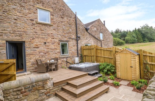 Little Hayfield Cottage | OVERLEA BARN, romantic, luxury holiday cottage in Hayfield