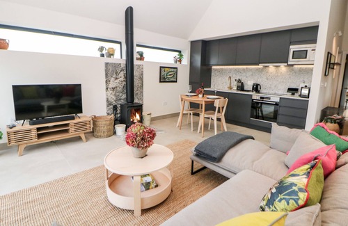 Little Hayfield Cottage | OVERLEA COACH HOUSE, romantic, luxury holiday cottage in Hayfield