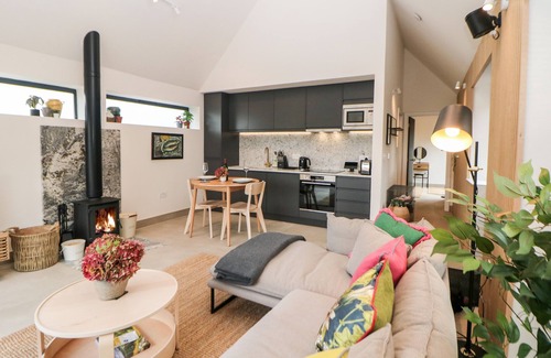 Little Hayfield Cottage | OVERLEA COACH HOUSE, romantic, luxury holiday cottage in Hayfield