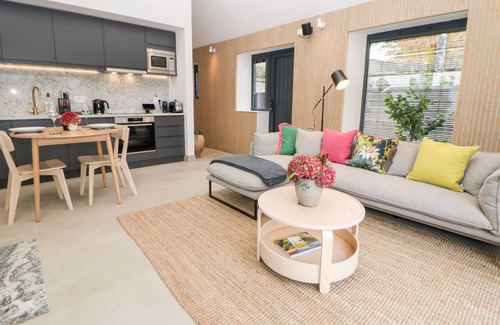 Little Hayfield Cottage | OVERLEA COACH HOUSE, romantic, luxury holiday cottage in Hayfield