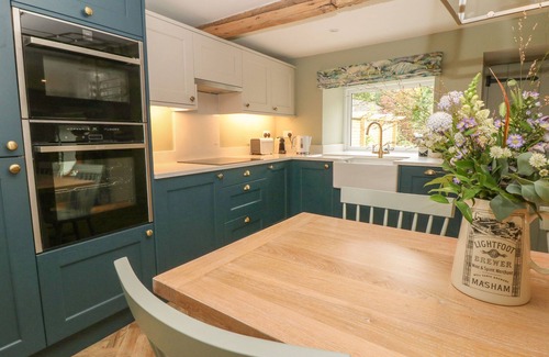 Little Hayfield Cottage | OVERLEA COTTAGE, romantic, luxury holiday cottage in Hayfield