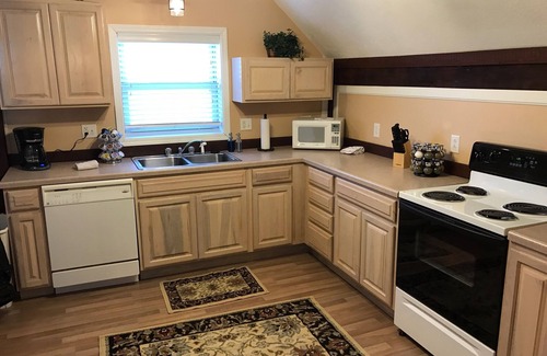 Avoca Ski Chalet | Overloft, Golf Resort Get Away Near Lake Monroe