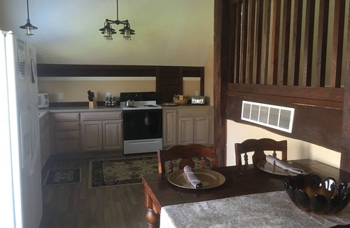 Avoca Ski Chalet | Overloft, Golf Resort Get Away Near Lake Monroe