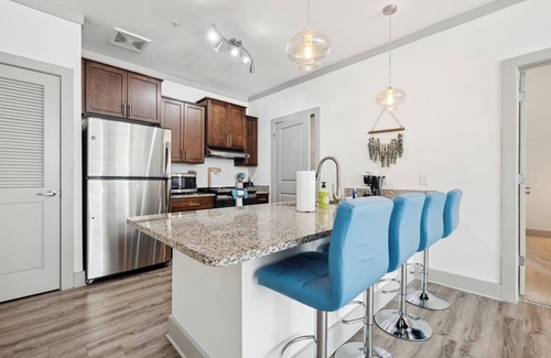 Farragut Apartment | Overlook 2103 I Luxury Redefined I Free Parking