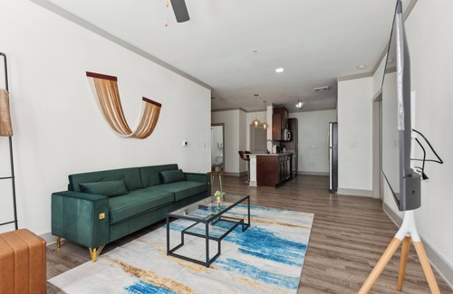 Farragut Apartment | Overlook 3005 Luxe Modern Corporate 2Bd Apt