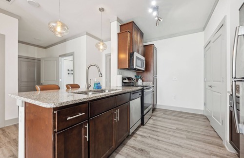 Farragut Apartment | Overlook 3005 Luxe Modern Corporate 2Bd Apt