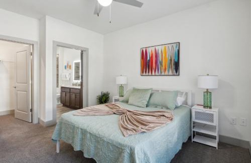 Farragut Apartment | Overlook 5001i Luxury Accommodations I Pool