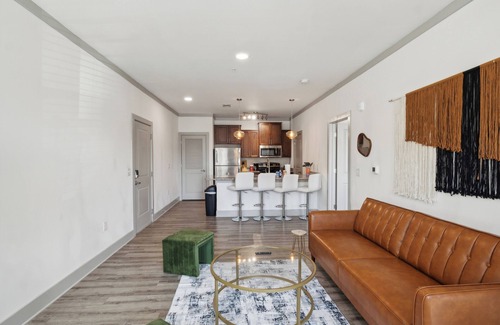 Farragut Apartment | Overlook 5106 I Resort Style Living I Parking