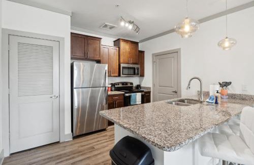 Farragut Apartment | Overlook 5106 I Resort Style Living I Parking
