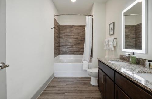 Farragut Apartment | Overlook 5106 I Resort Style Living I Parking