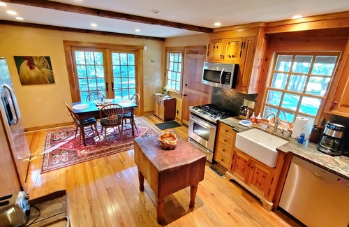 Bent Mountain Cabin | Overlook Cabin Atop the Blue Ridge Mountains