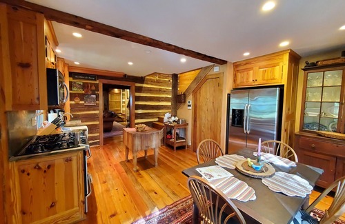 Bent Mountain Cabin | Overlook Cabin Atop the Blue Ridge Mountains