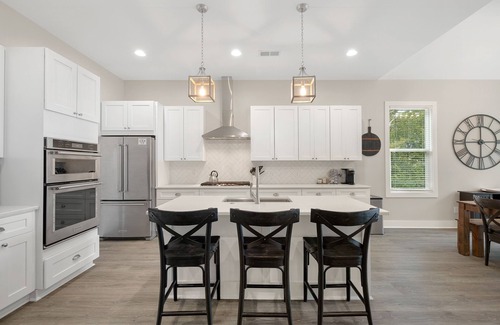 Mooresville House | Overlook Cove by SoCharm | Game room, basketball, board games, kayaking, and more