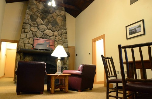 Bear Mountain Hotel | Overlook Lodge at Bear Mountain