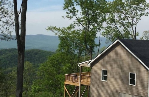 Rileyville House | Overlook Mountain Cabin