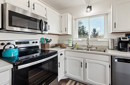 Waynesville Cottage | Overlook Nook - 2 BR, 2 BA, HT, FP